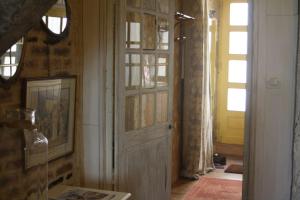 a hallway with a door in a room at Bella Vista in Aubeterre-sur-Dronne