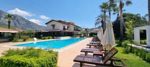 Bazén v ubytování Efe Hotel Gocek nebo v jeho okolí