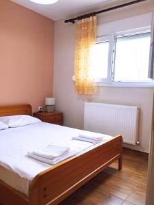 Postel nebo postele na pokoji v ubytování Dimis Apartment