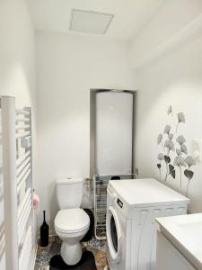Ένα μπάνιο στο Sublime appart rénové duplex centre ville 4pers wifi