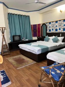 Llit o llits en una habitació de Himalayan Guest House