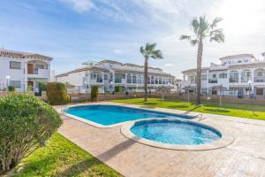 Bazén v ubytování CB Living - Homely apartment Ciñuelica, Punta Prima nebo v jeho okolí