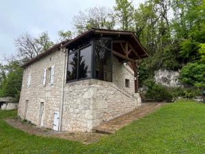 Fotografia z galérie ubytovania Détente en campagne dans le quercy une Chambre lit double et un matelas d appoint une personne dans le salon v destinácii Castelnau-Montratier + 9 fotografií