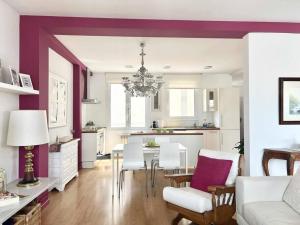 Kuchyň nebo kuchyňský kout v ubytování Moderno y amplio apartamento en el centro de Roses