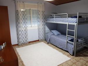 Кровать или кровати в номере Casa en entorno rural cerca de la playa