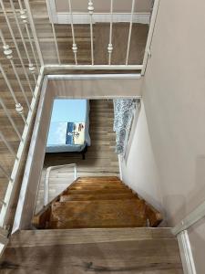 a staircase in a house with a bed in the middle at La petite maison in Naples