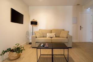 TV a/nebo společenská místnost v ubytování Apartamentos Magna Sevilla