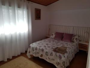 Кровать или кровати в номере Casa en entorno rural cerca de la playa