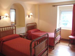 Postel nebo postele na pokoji v ubytování Hostal Ayestaran I