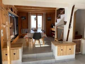 Et sittehjørne på Le Mont Milo, Spacieux, 5ch, sauna, Sdjeux, Borne de recharge électrique