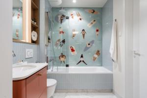 Ένα μπάνιο στο Baltic Wave Boutique Apartments with sauna and gym +32 φωτογραφίες