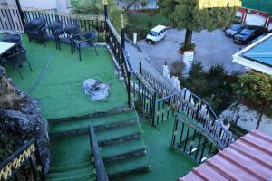 Κήπος έξω από το Comfort Inn Silver Arch Hotel, Mussoorie