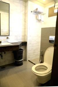 Ένα μπάνιο στο Comfort Inn Silver Arch Hotel, Mussoorie