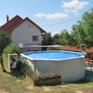 Bazén v ubytování Belle Vue nebo v jeho okolí