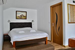 Postel nebo postele na pokoji v ubytování Camping La Foisor Turda + 37 fotografií