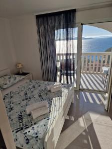 a bedroom with a bed with a view of the ocean at Apartman Bella in Drage