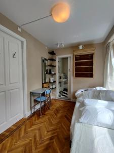 Postel nebo postele na pokoji v ubytování B&B House of Straw Amsterdam