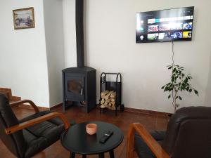 a living room with a fireplace and a tv at Apartmán Špuntárna in Polná