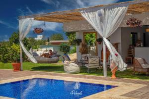 Бассейн в Palmonte Suites Hotel & SPA или поблизости