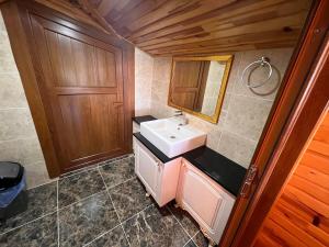 a bathroom with a sink and a mirror at Shen Home Life in Trabzon