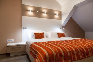 Postel nebo postele na pokoji v ubytování Penzion Na Valech Hodonín