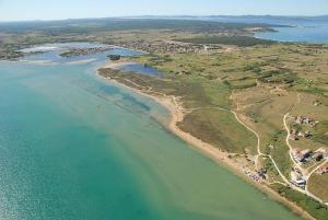 an aerial view of a beach and the ocean at Apartments Linic in Nin