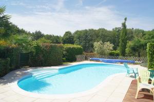 Piscina a Chambres d hôtes de la Mauguinière o a prop