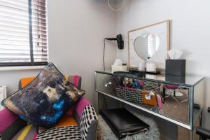Maes Bach Boutique GUEST HOUSE TOWN CENTRE的休息区