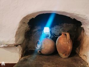 a brick oven with a pot sitting inside of it at stone house / Evdilos Icaria (-50%) in Akamatra