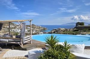 Villa con piscina y vistas al océano en Paraga Villa1 "7min WALK TO BEACH" by Calypso Sunset Villas, en Mykonos ciudad