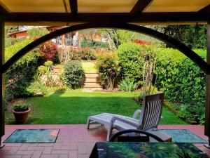 a patio with a table and chairs and a garden at 7 Panorama in Montecatini Terme
