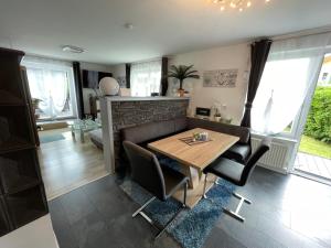 Posezení v ubytování Ferienwohnung am Seeblick