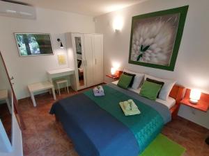 Posteľ alebo postele v izbe v ubytovaní The Forest House Krk 1
