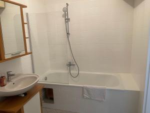 Phòng tắm tại Peaceful Apartment for 4 +9 ảnh