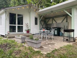 Gallery image of Chalet au bord de l'étang in Sérilhac +3 photos