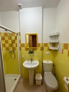 Koupelna v ubytování ESTUDIO CON PISCINA Y GARAJE A 100 Mtr DE LA PLAYA