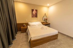 a bedroom with a large bed in a room at Sweet Home gần bãi sau in Vung Tau