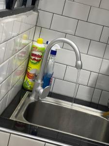 Φωτογραφία από το άλμπουμ του Romantic, Stunning & Authentic Ensuited Master Bedroom στο Νταρ ες Σαλάμ