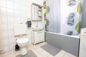 A bathroom at Apartment Kiki, near old Salona