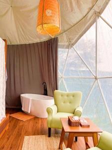 Loodusmaastik of the luxury tent lähedal