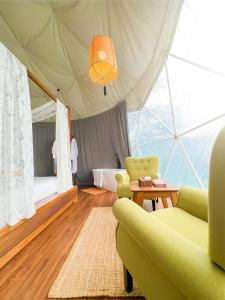 Loodusmaastik of the luxury tent lähedal