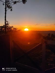 a sunset from the roof of a house at Hospedagem Santo Agostinho in Extrema