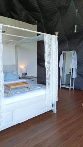 Voodi või voodid majutusasutuse Serene Glamping سيرين toas
