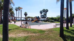 Herní místnost nebo prostor pro děti v ubytování ACV - Bahia Park-1ª linea planta 2 frontal