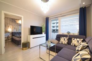Telewizja i/lub zestaw kina domowego w obiekcie Apartament Dobra Energia Kołobrzeg