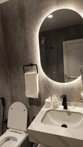 Vannituba majutusasutuses Serene Glamping سيرين