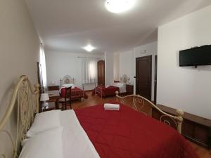 Televízia a/alebo spoločenská miestnosť v ubytovaní Città Dei Templi GuestHouse