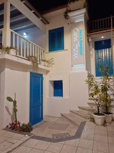 a house with blue shutters and a blue door at B&B Casa Tropea in Tropea