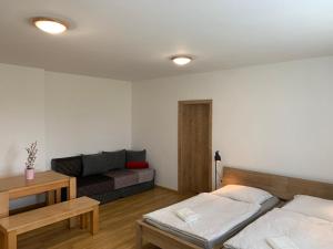 Postel nebo postele na pokoji v ubytování Apartmány Bolevec Plzeň pro rodiny s dětmi a zvířátky