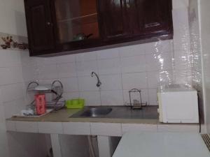a kitchen with a sink and a counter top at Rincon d'Alicia 1 in Dakar